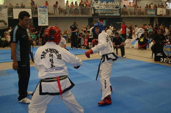 Rojenses compitieron en torneo de Taekwondo
